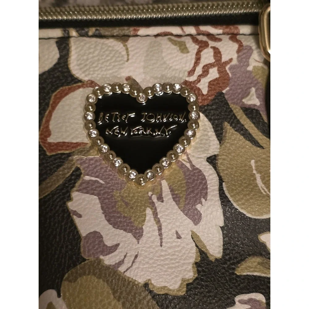 Betsey Johnson betsey johnson